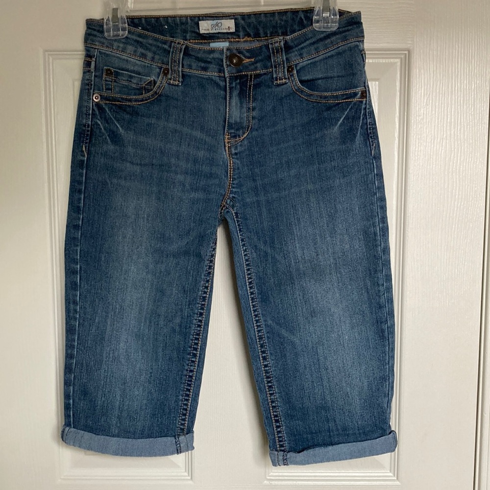 SO Women’s Denim Capris (size 7)